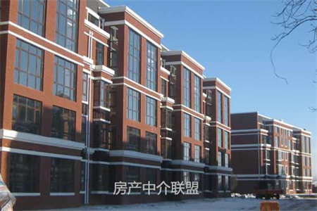 城门面房出售。简单装修，带独立车位